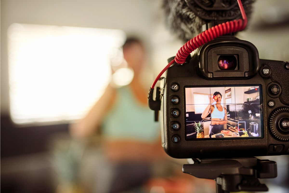 YouTube Shorts zarobki a długie filmy porównanie i strategie