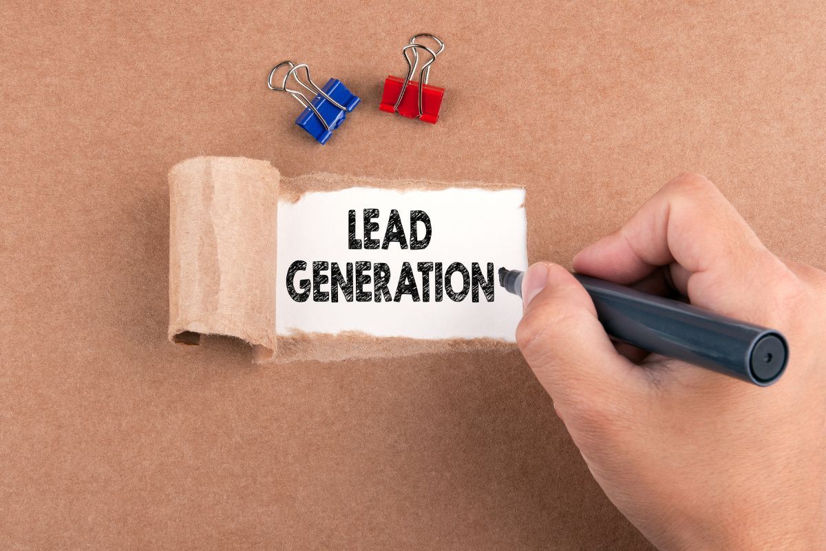 Lead generation B2B narzędzia – Albacross i Bazo porównanie możliwości